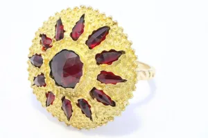 Garnet sun burst ring in 14 carat gold