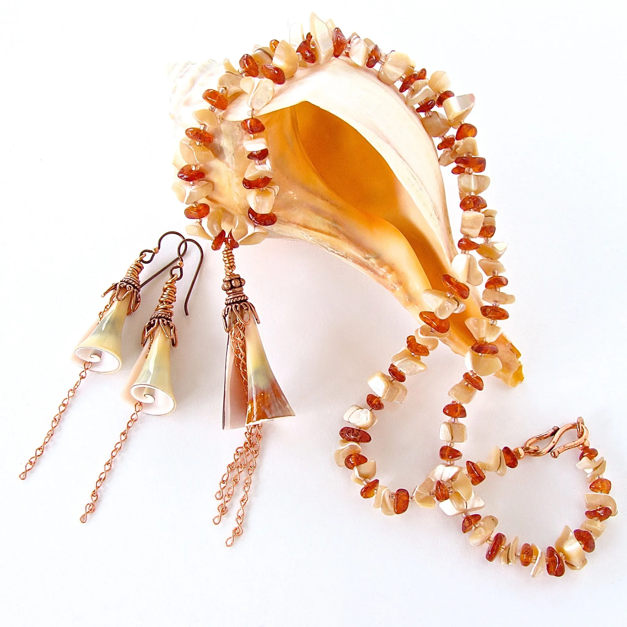 Molokini: Shell Pendant Necklace Set